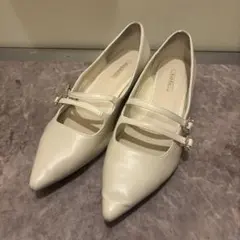 RANDA ビジューバックルポインテッドトゥパンプス LLサイズ アイボリー