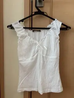 BRANDY MELVILLE ホワイトノースリーブ　トップス