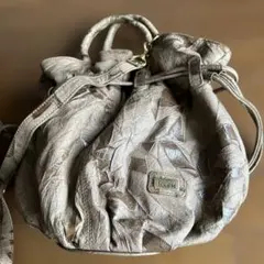 l'ouest しわ加工 ベージュショルダーバッグ.ハンドバック