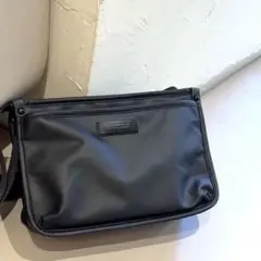 ブラック ショルダーバッグ