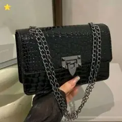 エナメルクロコダイル風ショルダーバッグ　カジュアル　エレガント　コンパクト