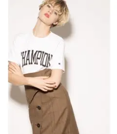 【FRAY I.D × Champion】フロントロゴTシャツ　ワッペン付きのサムネイル