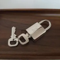 HERMES/エルメス 南京錠 パドロック 鍵 キー050番 シルバーカラー