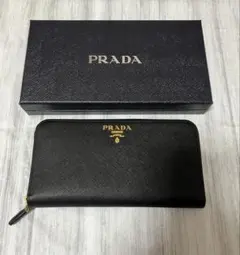 日本未入荷PRADA 犬刺繍 長財布 サフィアーノレザー - メルカリ