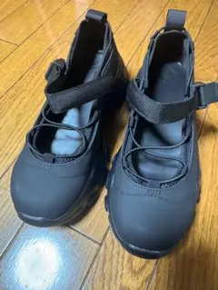 KBFブラック ストラップ付き サンダル