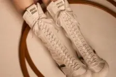 <激レア>2025 MIU MIU レースアップ ハイカットスニーカー ブラックのサムネイル