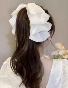 ビッグリボン ヘアクリップ ホワイト ブラックのサムネイル