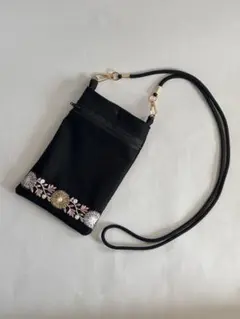 インド刺繍リボンのスマホショルダー｜軽量サコッシュ ブラック