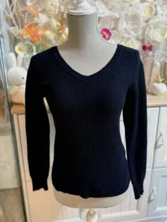 イング　Mサイズ　ブラック Vネック リブ編み セーター