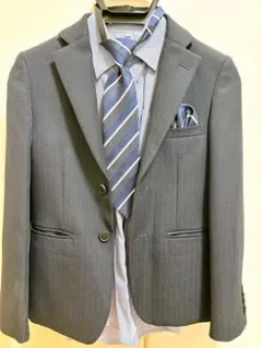 グレーのストライプジャケットとネクタイセット　130cm