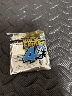バックトゥザフューチャー ドンキ ノベルティ ピンバッジ 40周年ロゴ ピンズ