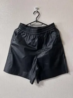 ZARA ブラック ショートパンツ