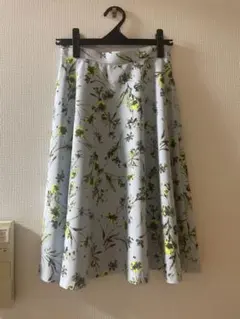 ストロベリーフィールズ　花柄フレアスカートのサムネイル