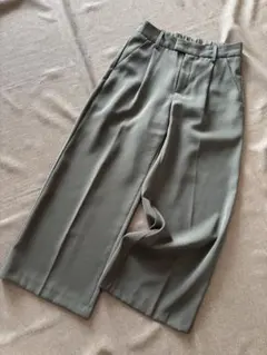 GU カッコいいパンツ　カーキ色　M オフィス　ワイドパンツ　センタープレス