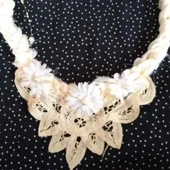 ★アイボリー フラワーモチーフ ネックレス