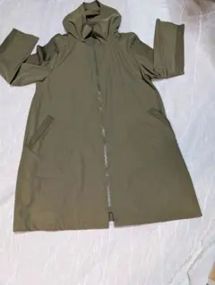オリーブ色 フード付きマウンテンパーカー