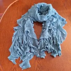 フリル付き青色ニットマフラー
