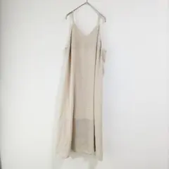 〈ディスコート〉キャミワンピース　オフホワイト　ベロア風　薄手　光沢あり　Ｆ