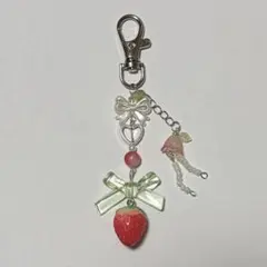ビーズキーホルダー　いちご　ハンドメイド