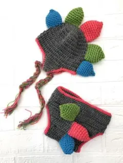 ●新品未使用●ハンドメイド●ベビー　恐竜なりきり三つ編み付き！！　2点セット♪