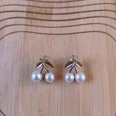 チェリー型パールピアス