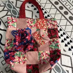 ハンドメイドパッチワーク いちごトートバッグ　ミニ巾着ポーチおまけ付き