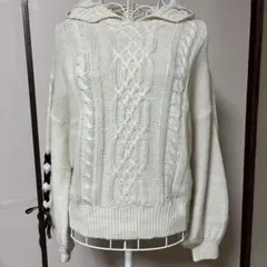アイボリー ケーブル編み フード付きニット