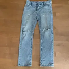 ダメージ加工ライトブルーデニムパンツ