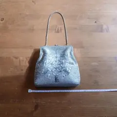 ストロベリーフィールズ　シルバーの総ビーズハンドバッグ