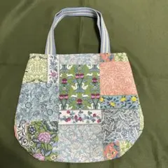 ハンドメイドパッチワーク風デザイン生地のふっくらトートバッグ