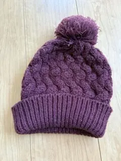 ケーブル編み ニット帽 ポンポン付き