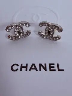CHANEL ビンテージボタンクリスタルピアス
