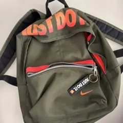 NIKE リュック カーキ×オレンジのサムネイル