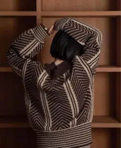 ジグザグパターン バルーンスリーブニット