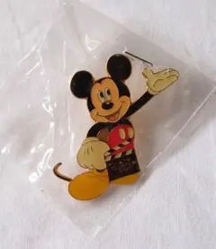 ディズニーストア 非売品 ピンバッジ
