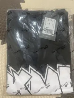 新品】Ado POP-UPタイポグラフィTシャツ韓国ソウル限定(Mサイズ