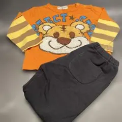 Kinder mini トラデザインTシャツとUNIQLOパンツ 90サイズ