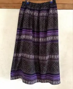 オールシーズン可能　エスニック風スカート　紫　黒　花柄のサムネイル