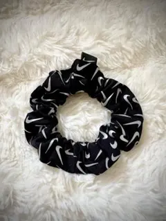 Nike ロゴ入り ヘアシュシュ 黒