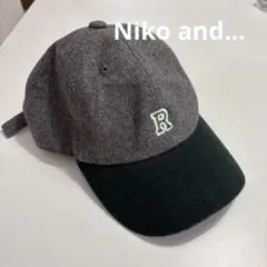Niko and…Rロゴ ウール混 ベースボールキャップ グレー×ダークグリーン