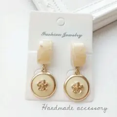 イエローブラウン×フラワー　アンティーク風　イヤリング　ピアス　ハンドメイド