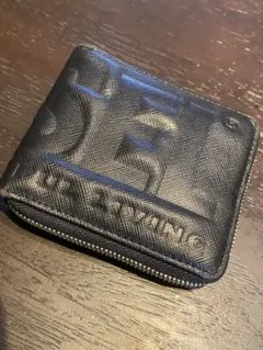 DIESEL✨人気完売形✨二つ折り財布✨ロゴ掘りデザイン✨