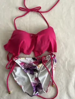 フリル付きピンク花柄セパレート水着のサムネイル