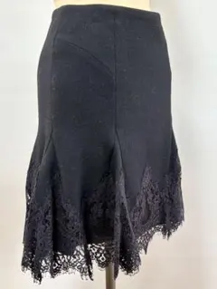 エポカ　黒 レース裾　ひざ上フレアスカート