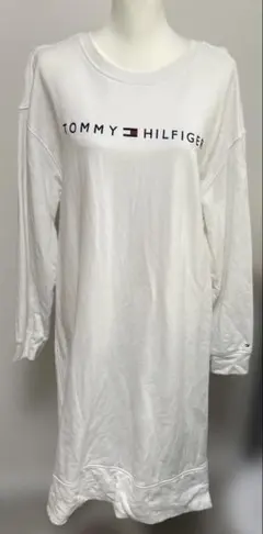 TOMMY HILFIGER ホワイト　ロゴ入り長袖ワンピース