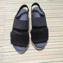 UGG 厚底サンダル ブラックのサムネイル