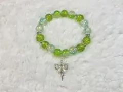 【ブレスレット】グリーン系　ガラスビーズ　手首サイズ16cm リボンチャーム付き