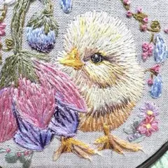 c*y様 刺繍フレーム❁⃘11cm　ひよこ　置き型　壁掛け　レトロ　アジアン　プ