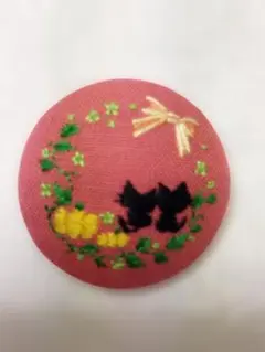 黒猫ちゃん　ハロウィン　カボチャ　ハンドメイド刺繍ブローチ