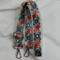 1/31迄¥1200→¥1000インド刺繍の花柄 スマホショルダーストラップ